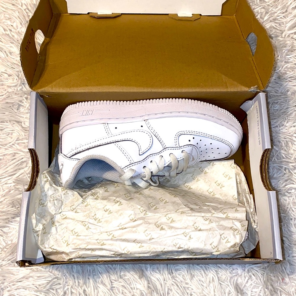 NIKE Air Force 1